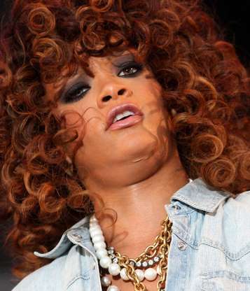 Famosas con Papada - Rihanna Famosas con Papada - Rihanna